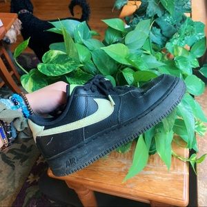 Nike Air Force 1 ‘07 black and neon green